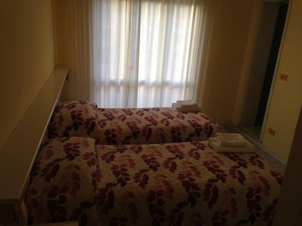 Aron Hotel Rimini Ngoại thất bức ảnh