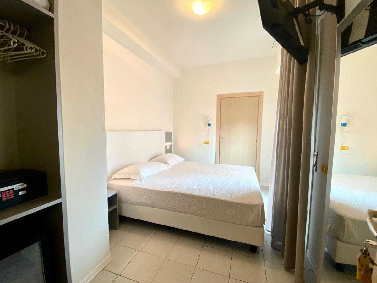 Aron Hotel Rimini Ngoại thất bức ảnh
