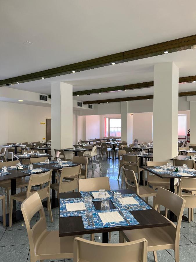 Aron Hotel Rimini Ngoại thất bức ảnh