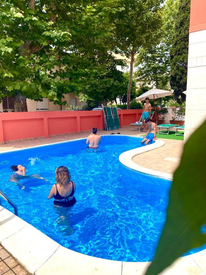 Aron Hotel Rimini Ngoại thất bức ảnh