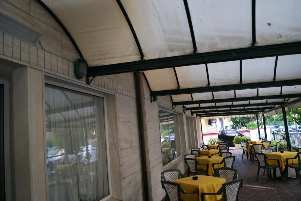 Aron Hotel Rimini Ngoại thất bức ảnh