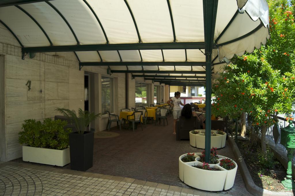 Aron Hotel Rimini Ngoại thất bức ảnh